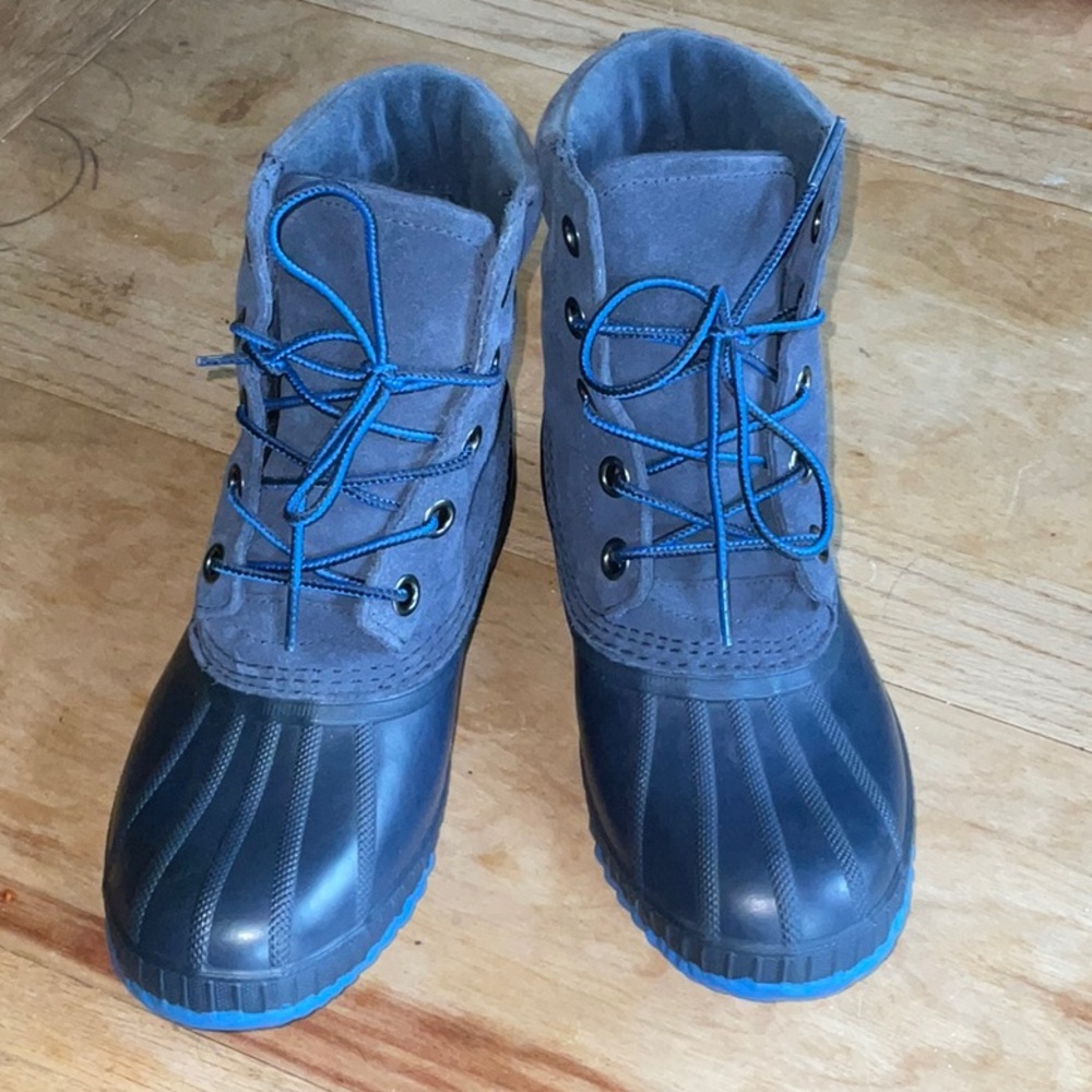 Sorel Big Kids, Cheyanne Grey / Blue Warm Winter Boots, like NEW. Size 4
